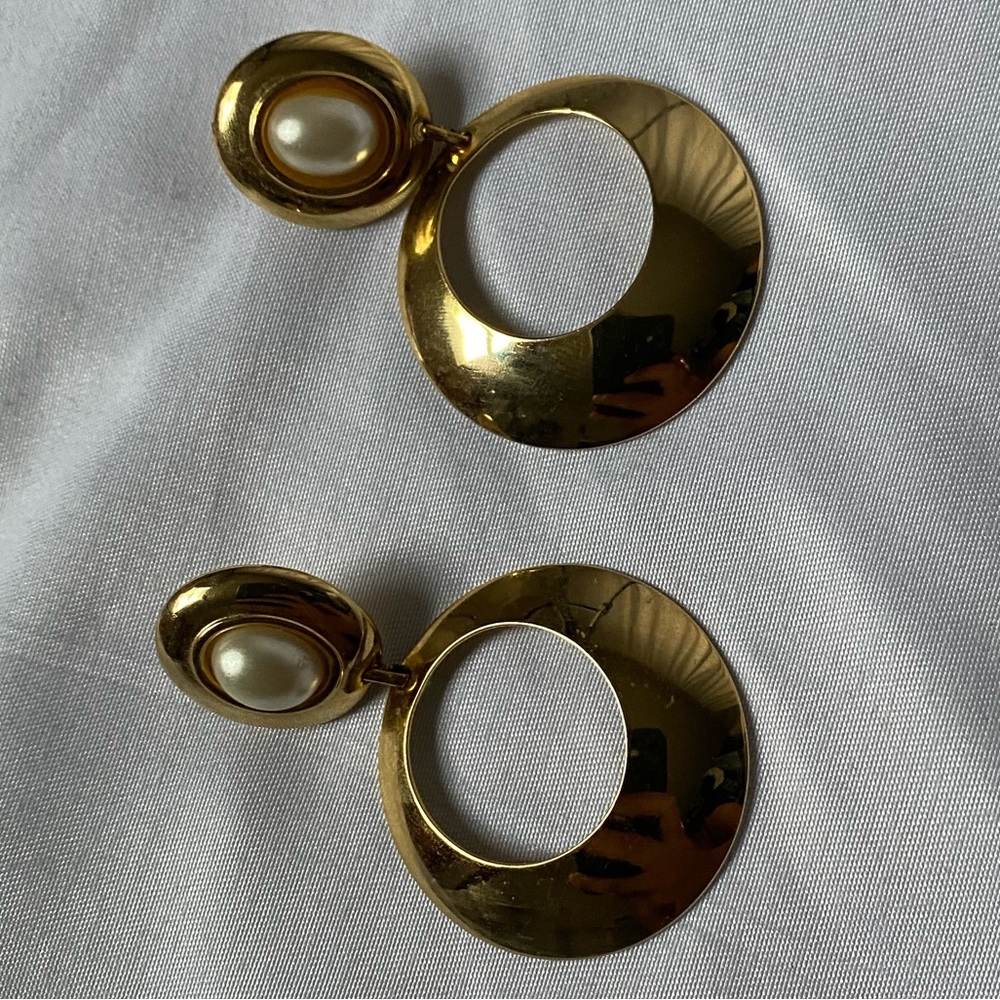 Dainty Lightweight Gold Statement Pearl Earrings